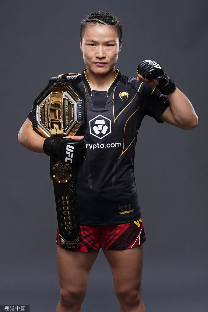 金腰带卫冕战,张伟丽霸气宣言:胜人者有力,自胜者强