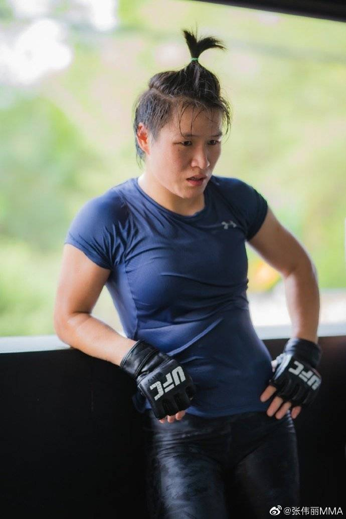 张伟丽将在美国迎战卫冕赛:要把中国式摔跤融入综合格斗|张伟丽|莱