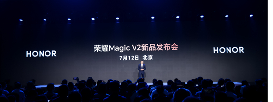 　　荣耀终端有限公司CEO赵明在MWC上海Keynote主舞台演讲