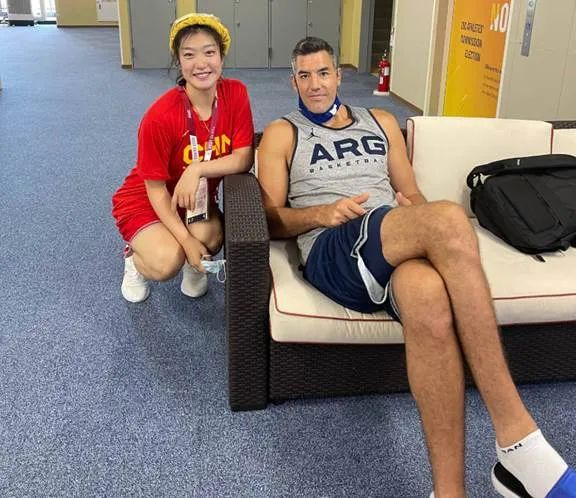 恭喜李梦!恭喜中国女篮,晚上9点李梦霸气发声,人民日报盛赞|社交媒体|李梦|中国女篮_新浪新闻