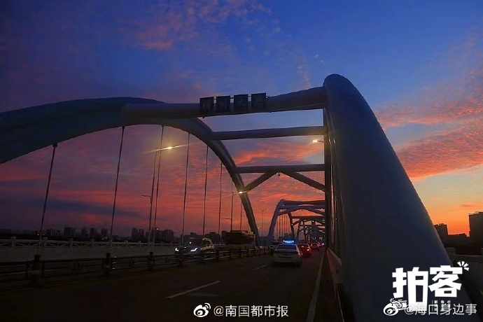 看!海口琼州大桥上的唯美晚霞|海口市|海南省|余晖_新浪新闻