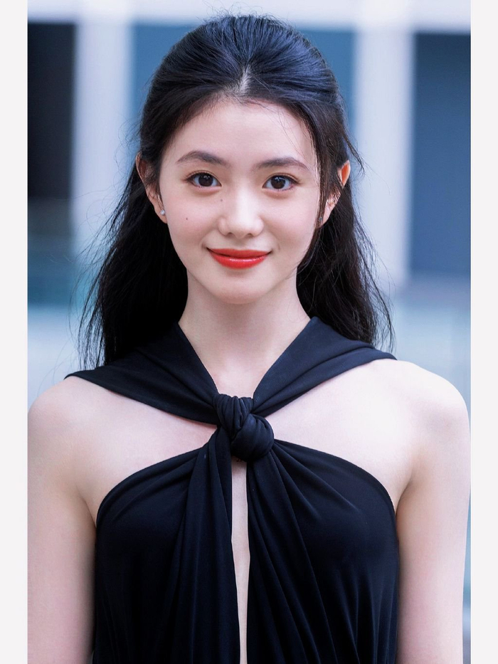 刘浩存好漂亮|刘浩存|长相_新浪新闻