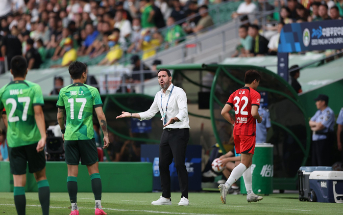 新帅里卡多中超首秀吞下败果，国安也遭遇新工体首败。  新京报记者 王飞 摄