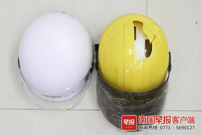 ▲头盔撞击试验后，新国标头盔（左）外观无损坏痕迹，三无非国标头盔（右）破裂严重。