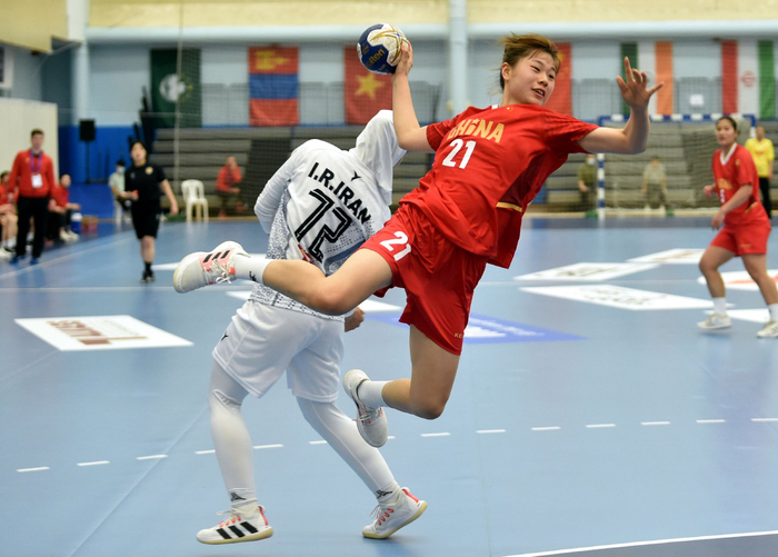 手球——亚洲青年女子锦标赛:中国队胜伊朗队|中国队|手球|射门_新浪