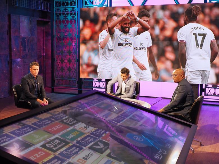 欧文（左）已经成为PLP全球直播间里重要的专业嘉宾。