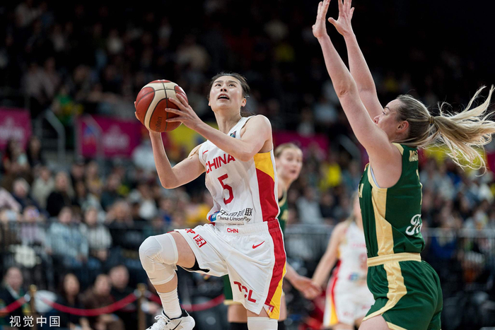 王思雨帮助中国女篮打开局面。