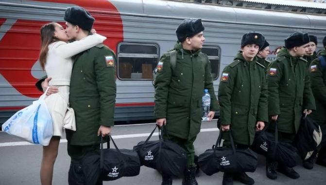 俄兵役机关过细组织新兵入营工作