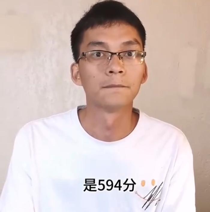 唐尚珺在他的外交账号上公布他本年的高考分数  视频截图
