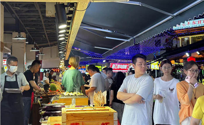 夜市摆摊,能"一夜暴富"?|招募_新浪新闻