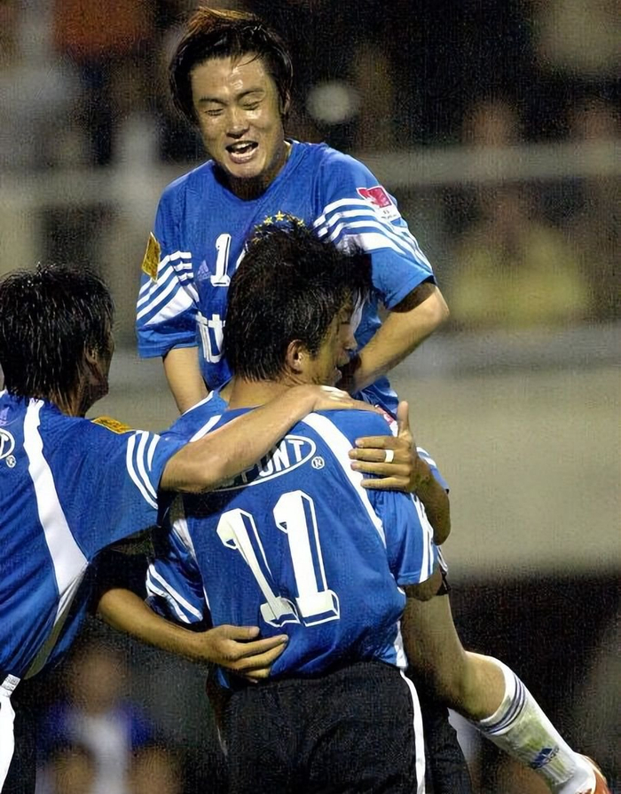 大连足球史上今天:2003年实德6-2青岛贝莱特,扬戈维奇梅开二度|李明