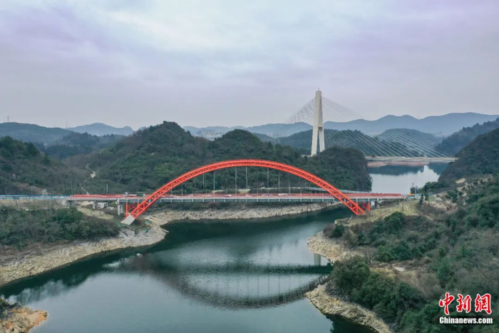 航拍“古斯塔夫·林德撒尔奖”国道G320线花鱼洞大桥。瞿宏伦 摄