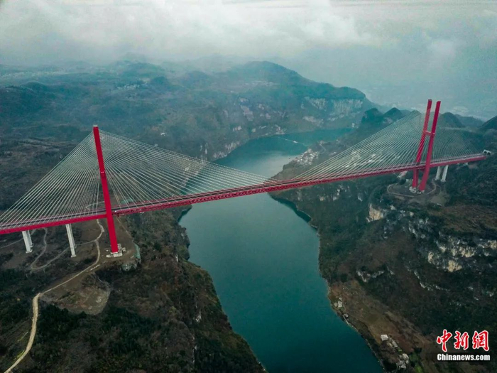 航拍“古斯塔夫·林德撒尔奖”贵黔高速鸭池河大桥。瞿宏伦 摄