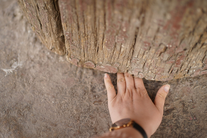 应县木塔底层一根柱子正在“轮休”。（图/Serena）