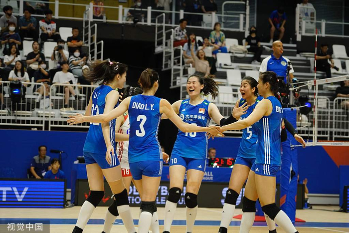 中国女排逆转美国队。