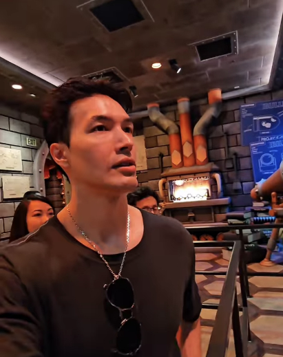 锦荣近照剩下几个配角男演员,演顾里表弟neil的李贤宰,16年结婚后