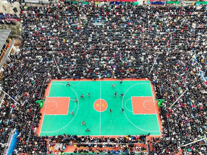 这是3月27日拍摄的贵州台盘“乡村篮球赛”比赛现场（无人机照片）。新华社记者 欧东衢 摄