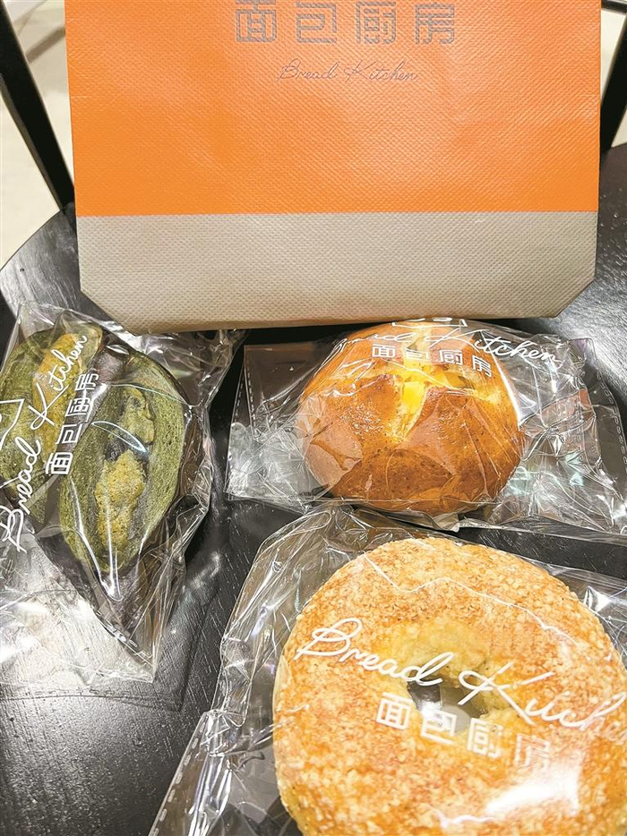 用无人车往物流送货