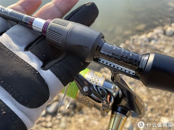 好用实惠但设计审美负分的蓝旗鱼银鳞直柄远投路亚竿