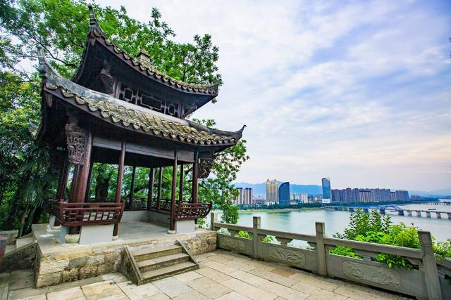 杭州桐庐有一座桐君山,被誉为"小金山",是富春江上热门打卡地|杭州市