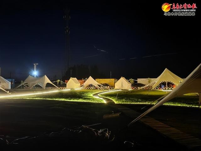 乌鲁木齐县托里乡白建沟村卡丁车基地里的露营夜景。资料图片