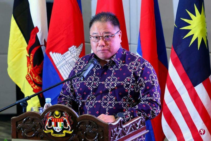 中国游客吉隆坡机场遭刁难索贿马国旅游部长闯关救人首相带队突击检查