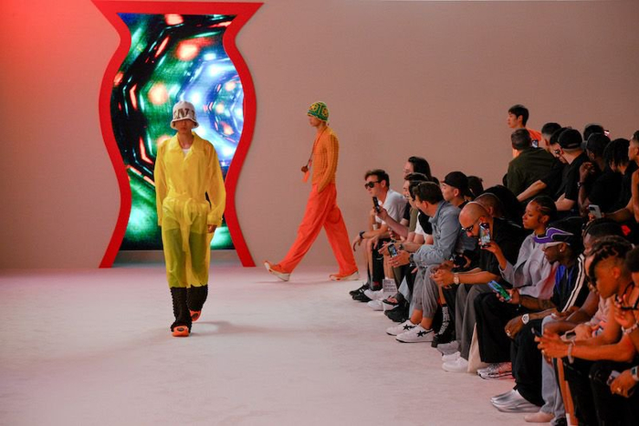 中国李宁2024春夏潮流发布秀场