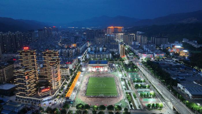 这是6月9日拍摄的“村超”足球赛现场（无人机照片）。新华社记者 刘勤兵 摄