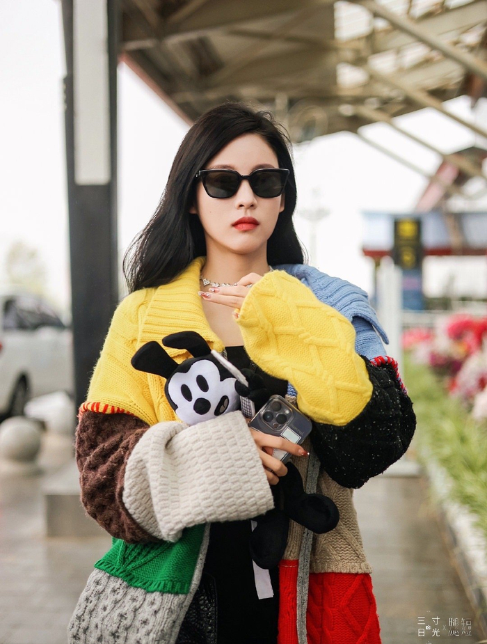 孙芮今日份机场出发饭拍来啦……|孙芮_新浪新闻
