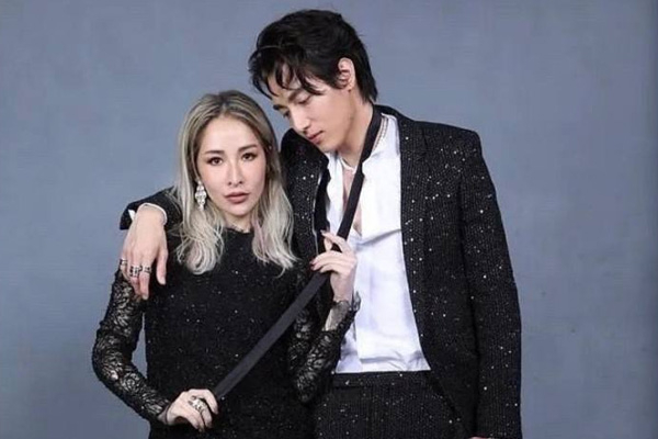 萧亚轩:前男友结婚了,新娘不是她|萧亚轩|黄皓|姐弟恋_新浪新闻
