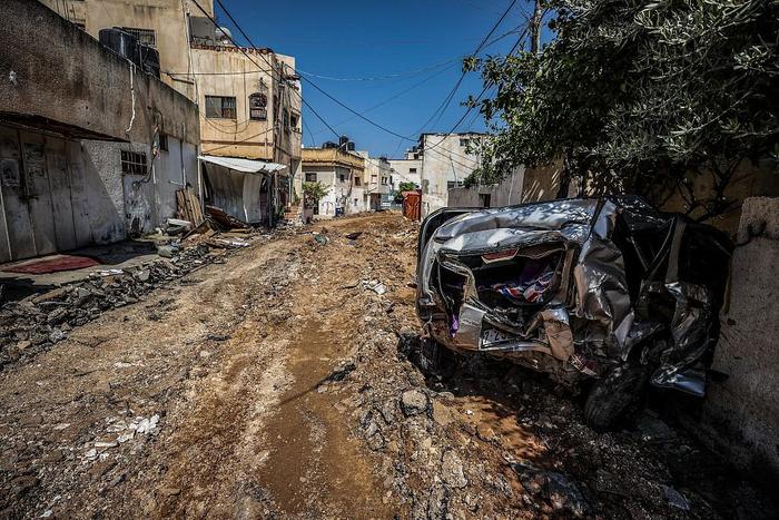 当地时间2023年7月3日，巴勒斯坦杰宁，杰宁苍生营，一条被轰炸后的谈路。