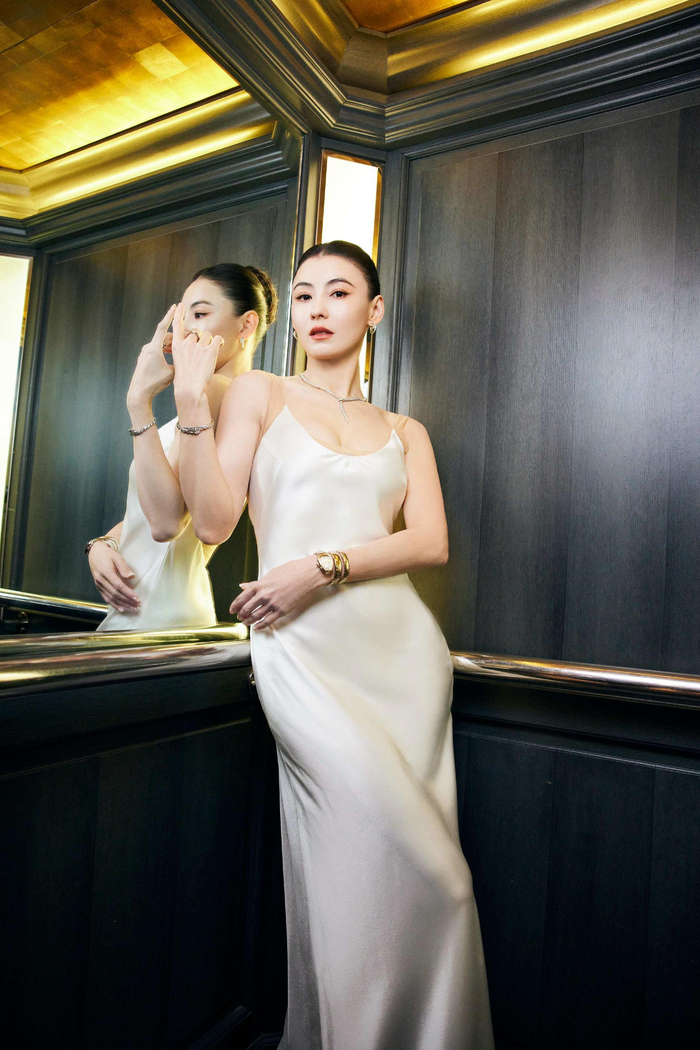 张柏芝巴黎出席活动 深v白裙诠释极简优雅|张柏芝|巴黎_新浪新闻