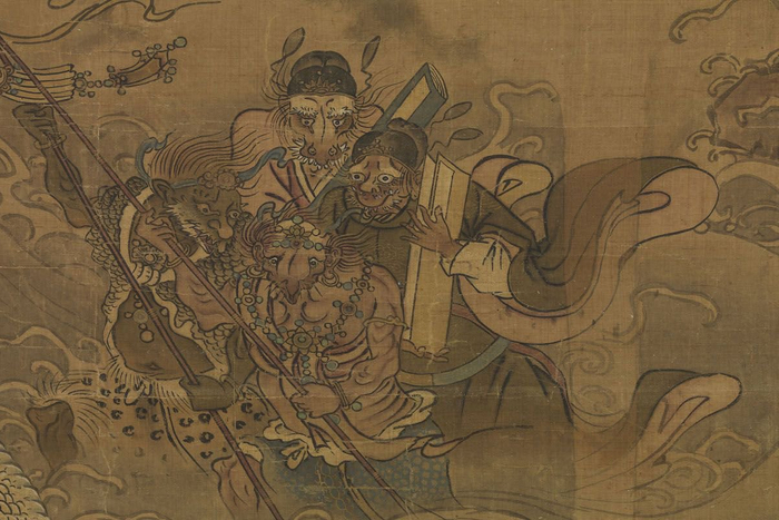 这些是帮水官举幡旗、捧簿录的鬼卒、鬼吏。