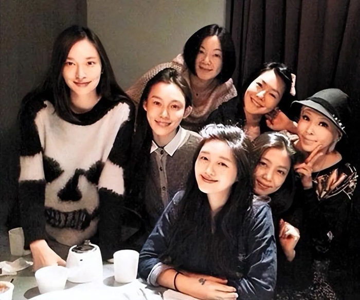 "七仙女"一天两瓜!吴佩慈被追债,阿雅晒尿检报告,大小s沉默__财经头条