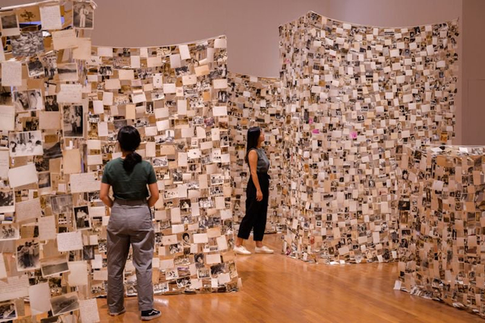 《存活的图像：东南亚的摄影》展览现场  图： National Gallery Singapore