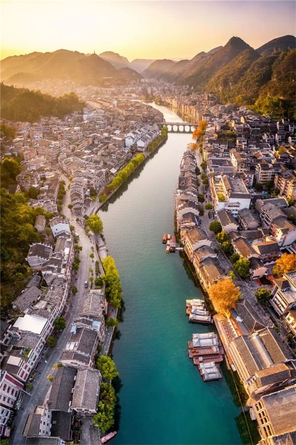 镇远古城是贵州城镇山水相依格局的代表。摄影/李文博