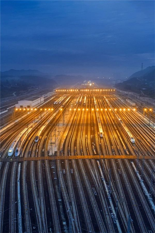 贵阳已是西南重要交通枢纽。图为贵阳北站。摄影/高延江