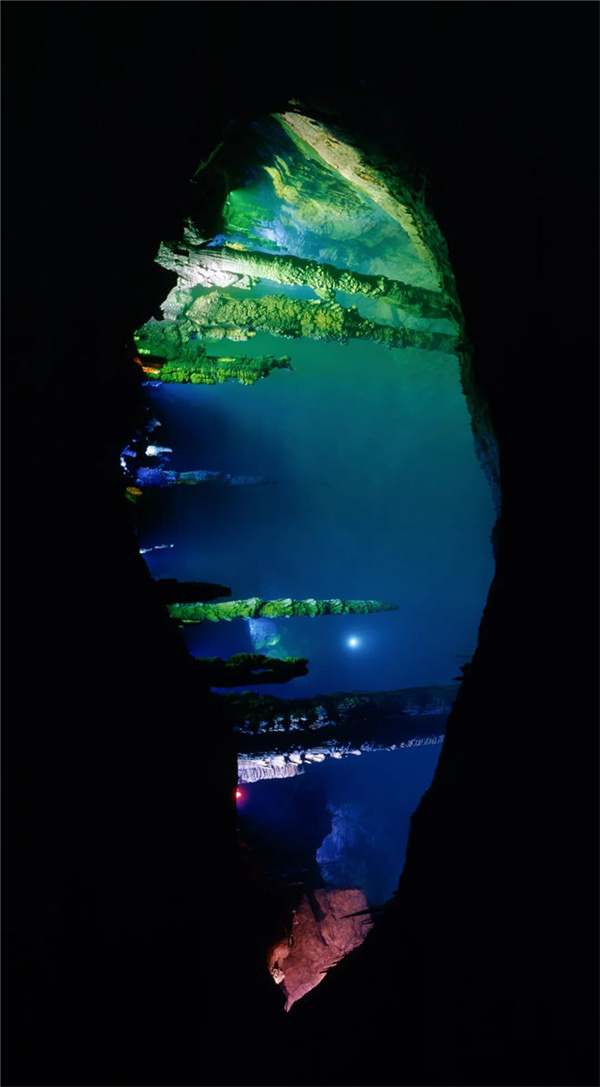 铜仁九龙洞，贵州著名溶洞景观之一。摄影/李贵云