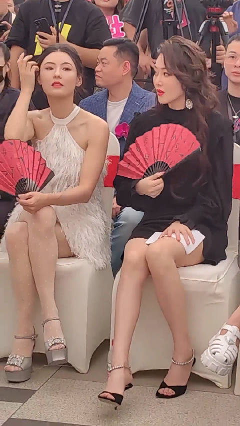 张柏芝和张馨予两位女演员同框