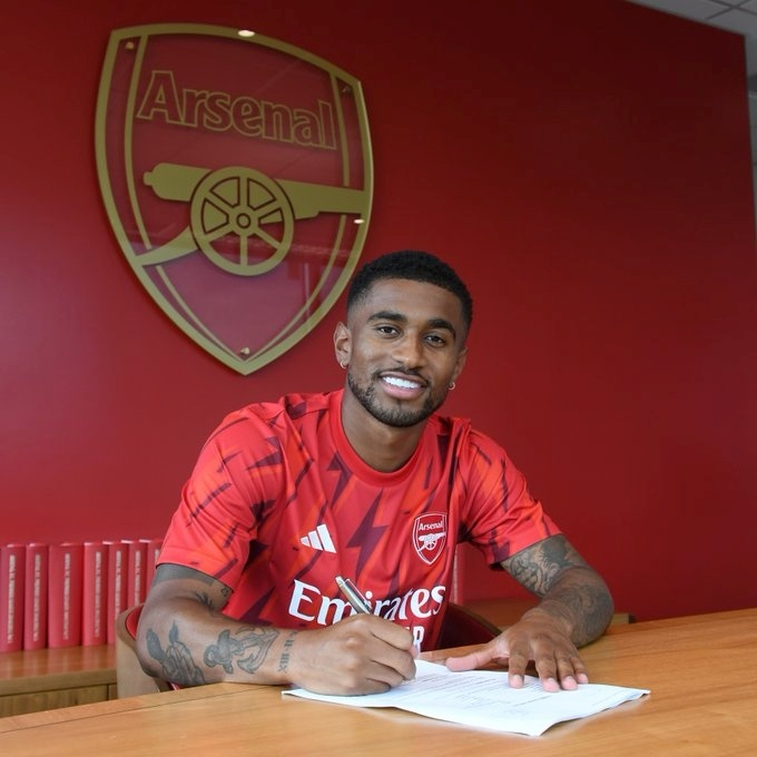 官方:尼尔森与阿森纳续下长约 据罗马诺等多家媒体报道