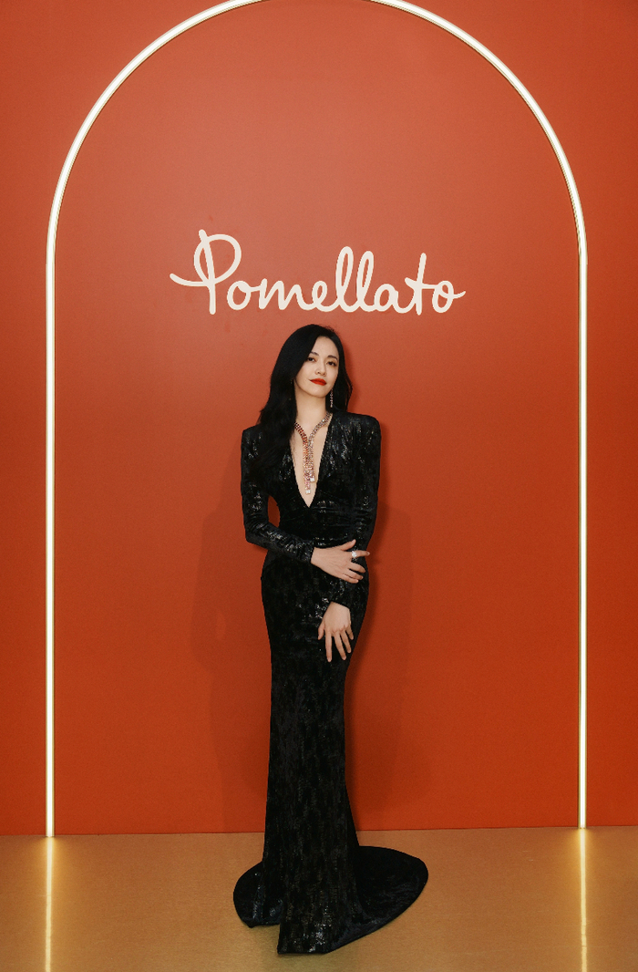 法国两天的时尚活动,姚晨整体的妆造都值得夸一夸,风格不一但又都