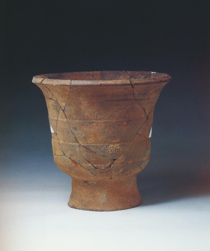 灰陶尊青铜方鼎青铜觚山东长清县仙人台邿国贵族墓地获奖年度:1995