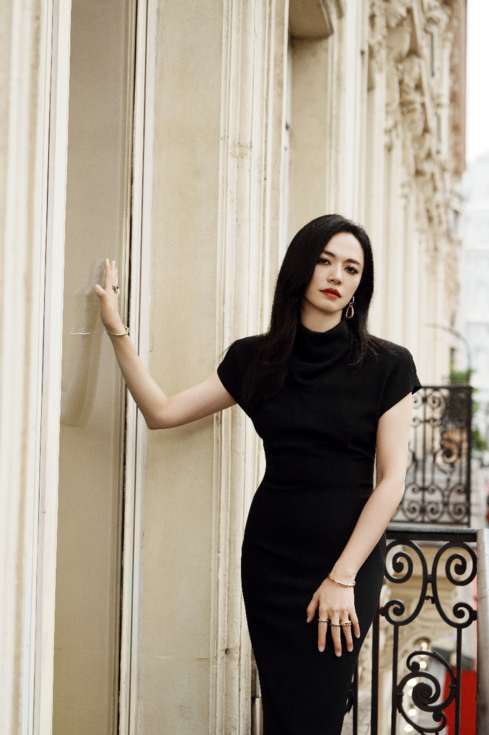 姚晨阿玛尼看秀造型露出红唇烟熏妆梦回摇滚狂花彭莱