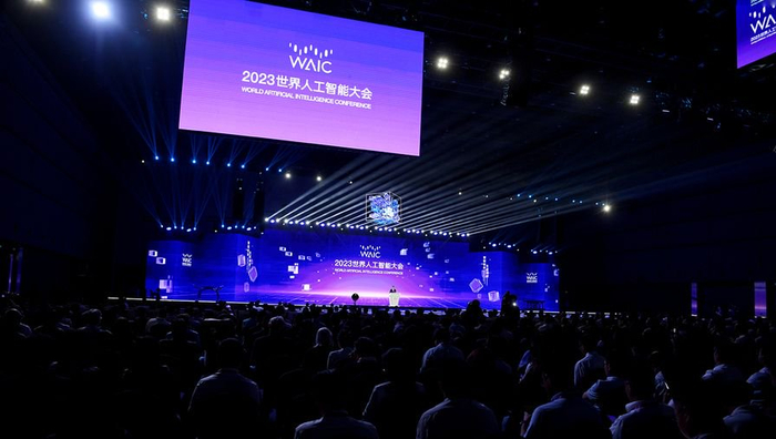本届大会以"智联世界生成未来"为主题,共话共商人工智能发展的趋势和