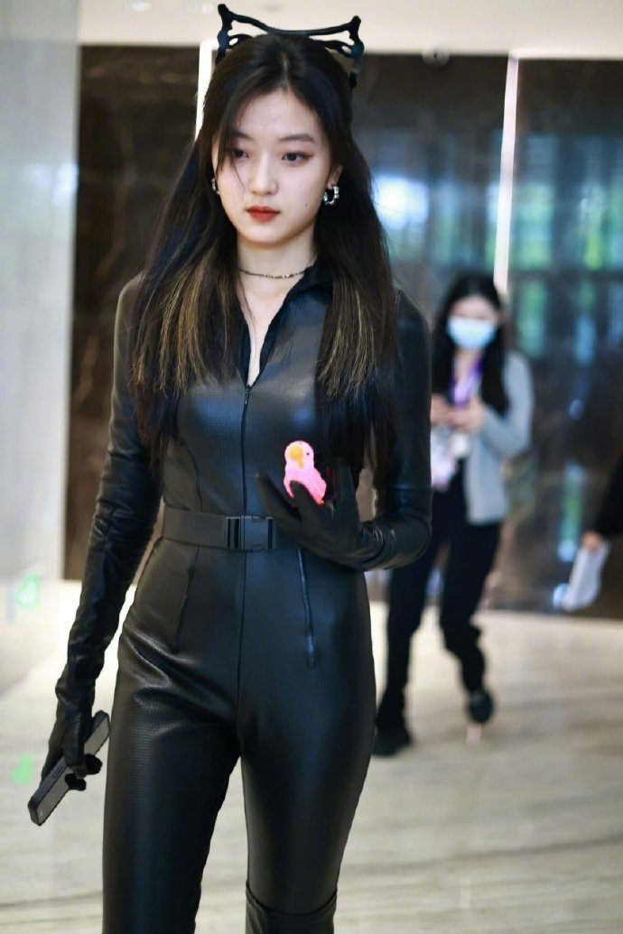 孙千性感小野猫|孙千_新浪新闻