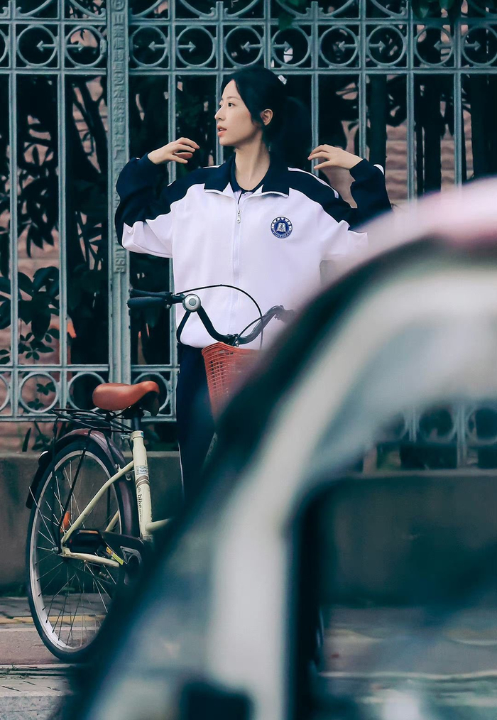 周雨彤高马尾校服路透96,满满的青春气息