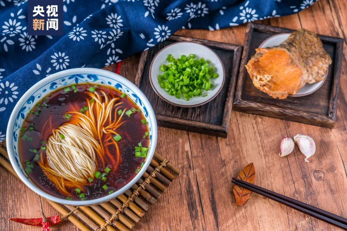 △苏州美食爆鱼奥灶面