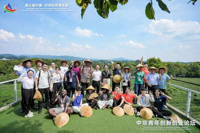 中非代表参观湖南省长沙市长沙县金井镇乡村振兴示范点。图片来源 全国青联国际部