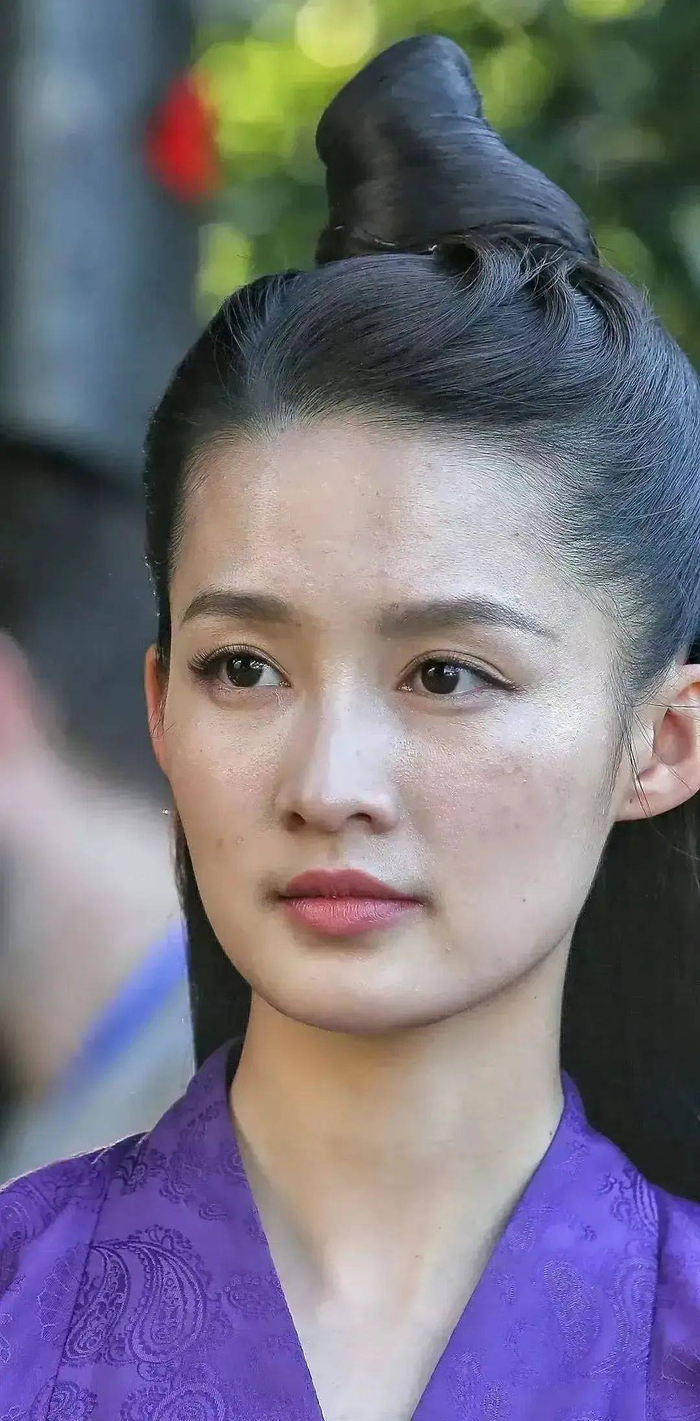 32岁李沁生图曝光:脸部肿胀肤色暗沉,网友质疑打针了|李沁_新浪新闻