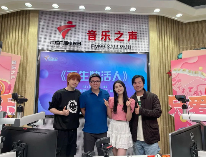 林颐在广东广播电台的工作照。受访者供图